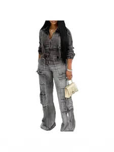 Trendiges Damen-Set aus Denim in verwaschenem Grau mit praktischen Cargo-Taschen