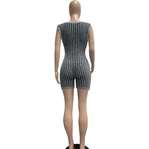 Combishort en tricot à rayures grises pour femmes, vue de dos, coupe ajustée