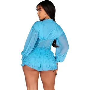 Sexy hellblauer Netz-Jumpsuit für Damen mit gestuften Rüschen und transparenten Ärmeln