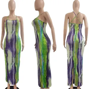 Gedetailleerde weergaven van een sexy bodycon maxi-jurk met een trendy tie-dye print