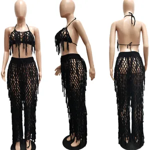 Vue détaillée sous trois angles d'un ensemble de plage sexy en crochet noir.
