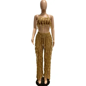 Vue détaillée de l'ensemble de plage en crochet à franges sur un mannequin de mode