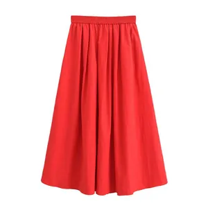 Vue détaillée d'une jupe ligne A rouge à taille haute et ceinture élastique