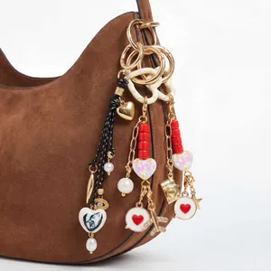 Colgantes para Bolso Bohemios Coloridos Corazón Avión Cámara Abeja Cobre Chapado en Oro Strass Perla Artificial Decoración de Bolso Llavero
