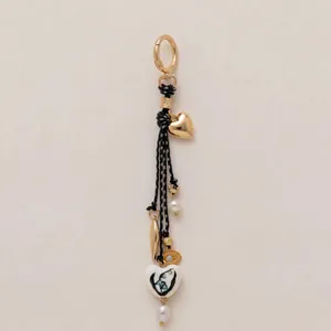 Colgante para bolso estilo bohemio con corazón dorado, perlas y cuerda negra accesorio