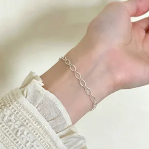 Pulsera de cadena minimalista de plata para mujer con delicados eslabones ovalados