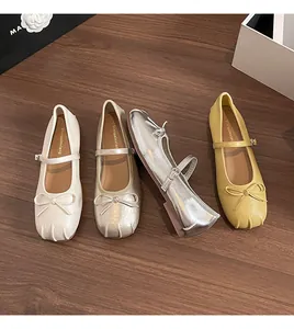 Κομψές γαλλικές μπαλαρίνες Mary Jane με λουράκια φιόγκου σε τέσσερα απαλά χρώματα