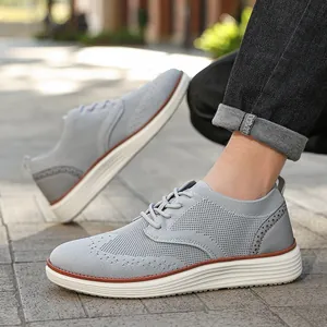 Leichte atmungsaktive Fly-Knit Schnürschuhe für Herren in Grau mit langlebiger weißer Sohle