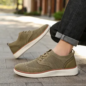 Leichte atmungsaktive olivgrüne Flyknit-Freizeitschuhe mit Schnürung für Herren im Freien.