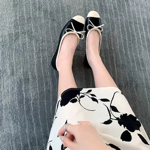 Eleganti ballerine da donna con fiocco bicolore punta quadrata nero e beige