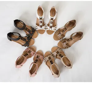 Colección de sandalias de cuña para mujer con detalles de madera y cremallera trasera