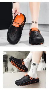 Detailansicht der Herren-Clogs in Schwarz und Orange mit atmungsaktiven Löchern und Dämpfung