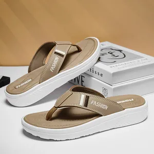 Tongs Hommes à Semelle Épaisse Antidérapantes en Cuir PU Synthétique Sandales de Plage Avec Impression de Lettres de Mode Tenue Décontractée d'Été