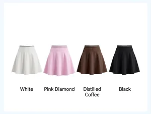 Sélection de jupes de tennis de sport à taille haute en blanc, rose, marron et noir.