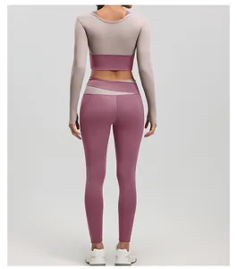 Vue arrière d'un ensemble de yoga professionnel à manches longues au design bicolore