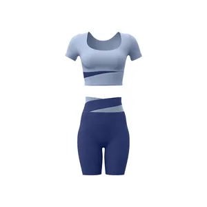Tweedelige color-block yogaset met korte broek met hoge taille en een nauwe crop-top