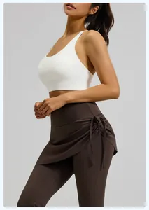 Detailansicht der Yoga-Rock-Leggings mit Kordelzug-Raffung im Fake-Zweiteiler-Design.