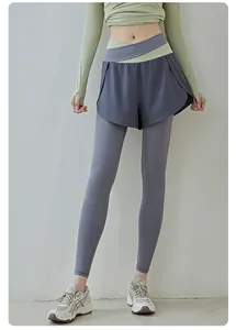 Vista dettagliata dei legging da yoga color-block finti due pezzi da donna per il fitness