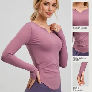 Eng anliegendes Yoga-Langarmshirt mit V-Ausschnitt, Taillenfalten und Daumenlöchern