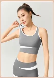 Conjunto de sujetador deportivo y pantalones cortos de yoga gris y blanco para mujer