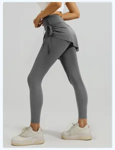 Detailansicht der grauen Yoga-Rock-Leggings mit Kordelzug für Fitness und Training.
