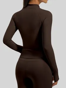 Chaqueta de yoga marrón de manga larga con leggings de talle alto para deporte