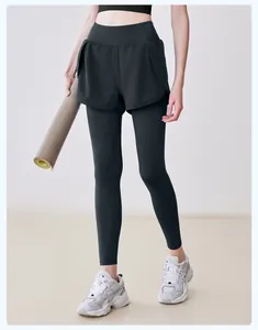 Detail view of 2-in-1 yoga leggings with high waist and side pockets for fitness.