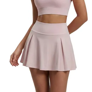 Gonna sportiva a pieghe rosa chiaro con pantaloncini interni e tasche per tennis e corsa