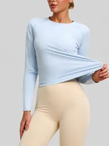 Haut de yoga respirant bleu clair à manches longues et leggings de sport élastiques