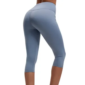 High-waisted sports yoga capri leggings with peach butt-lifting design in light blue