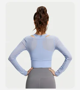 Achteraanzicht van mesh yoga-top met ingebouwde beha voor fitness en sport