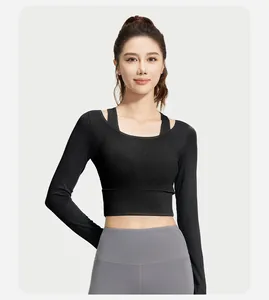 Detail van de zwarte yoga-top met lange mouwen en een handige ingebouwde sportbeha