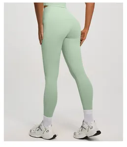 Vue arrière détaillée des leggings de yoga vert menthe avec design push-up sans couture