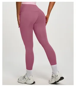 Vue arrière d'un legging de yoga mauve à taille haute avec un effet galbant et fessier