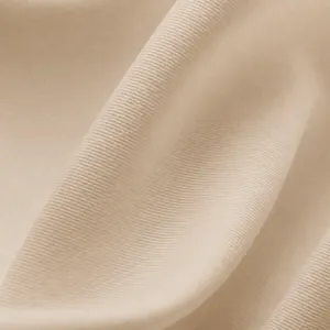 Détail en gros plan d'un tissu côtelé respirant et élastique pour brassière beige