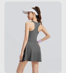 Vue arrière détaillée d'une robe de tennis grise pour la course et le fitness sport