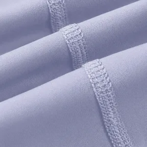 Détail en gros plan d'un tissu en polyester spandex hautement élastique pour robe de sport