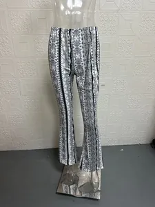 Pantaloni svasati boho da donna con stampa etnica e motivo bianco e nero elasticizzato