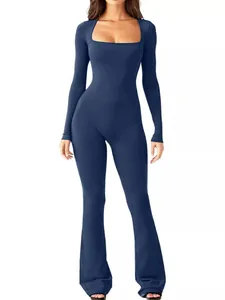 Elegante marineblauwe jumpsuit met lange mouwen, vierkante hals en trendy flare pijp