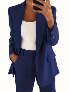 Elegantes dunkelblaues Damen-Hosenanzug-Set mit Revers-Blazer und passender Business-Hose.