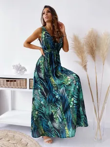 Elegant tropical palm leaf print sleeveless maxi dress with V-neck and backless design