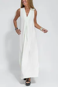 Elegante abito lungo senza maniche con scollo a V bianco crema e dettaglio a pieghe