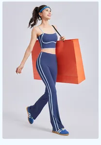 Dunkelblaues Yoga-Set mit hellblauem Rand und modischer ausgestellter Sporthose