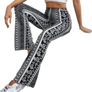 Pantaloni a zampa con stampa bohémien da donna con motivi floreali etnici e vestibilità slim.