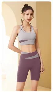 Detailed view of the color-block yoga set with sports bra and high-waist shorts