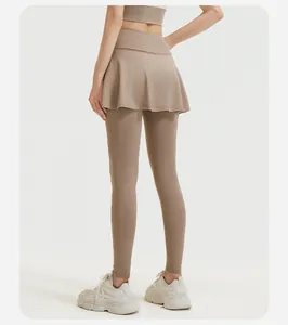 Vista posteriore di legging da yoga 2 in 1 a vita alta con gonna integrata taupe