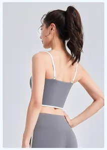 Rückansicht des grauen Yoga Sport-BHs mit verstellbaren weißen Trägern und Design