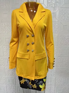 Élégant blazer croisé jaune à manches longues pour femme avec jupe à imprimé floral