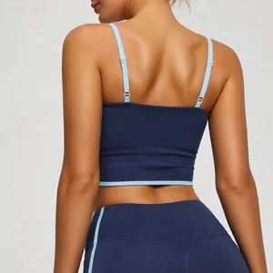 Rückansicht eines stilvollen blauen Yoga-Sport-BHs mit verstellbaren Trägern, Slim Fit.