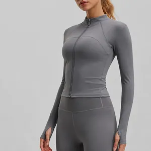 Veste de yoga athlétique ajustée avec fermeture éclair et passe-pouces pour femmes en gris